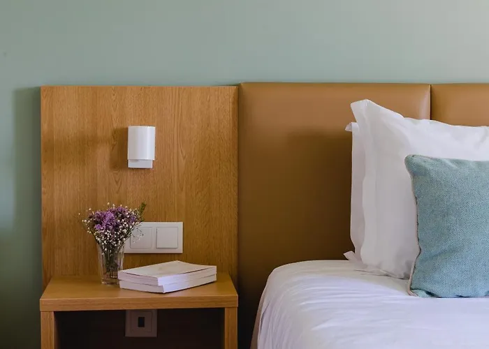 Santo António De 3*